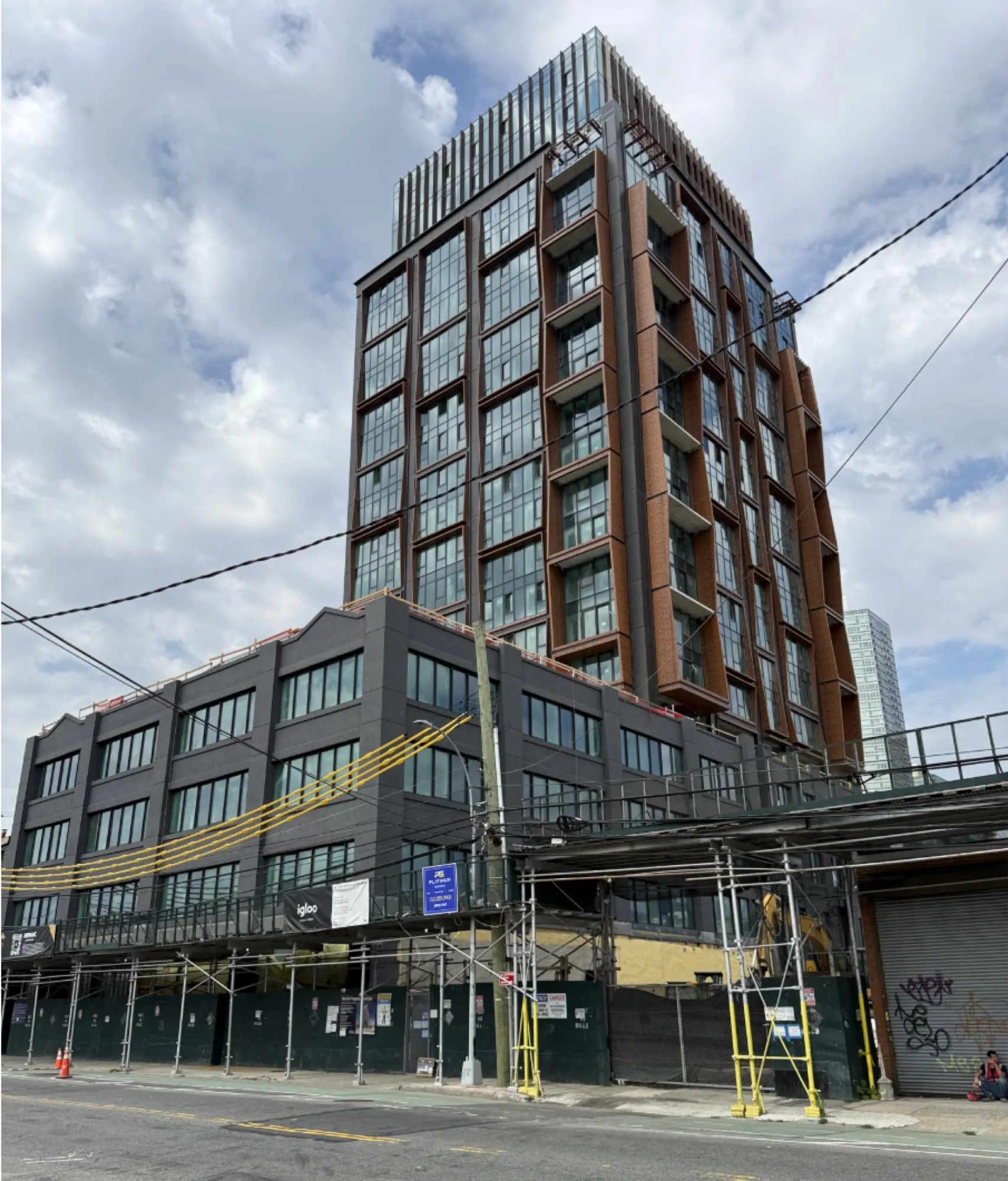 ARCFE Group 14 Union 项目当前外观实景,主体结构已完成,施工区域作业中。