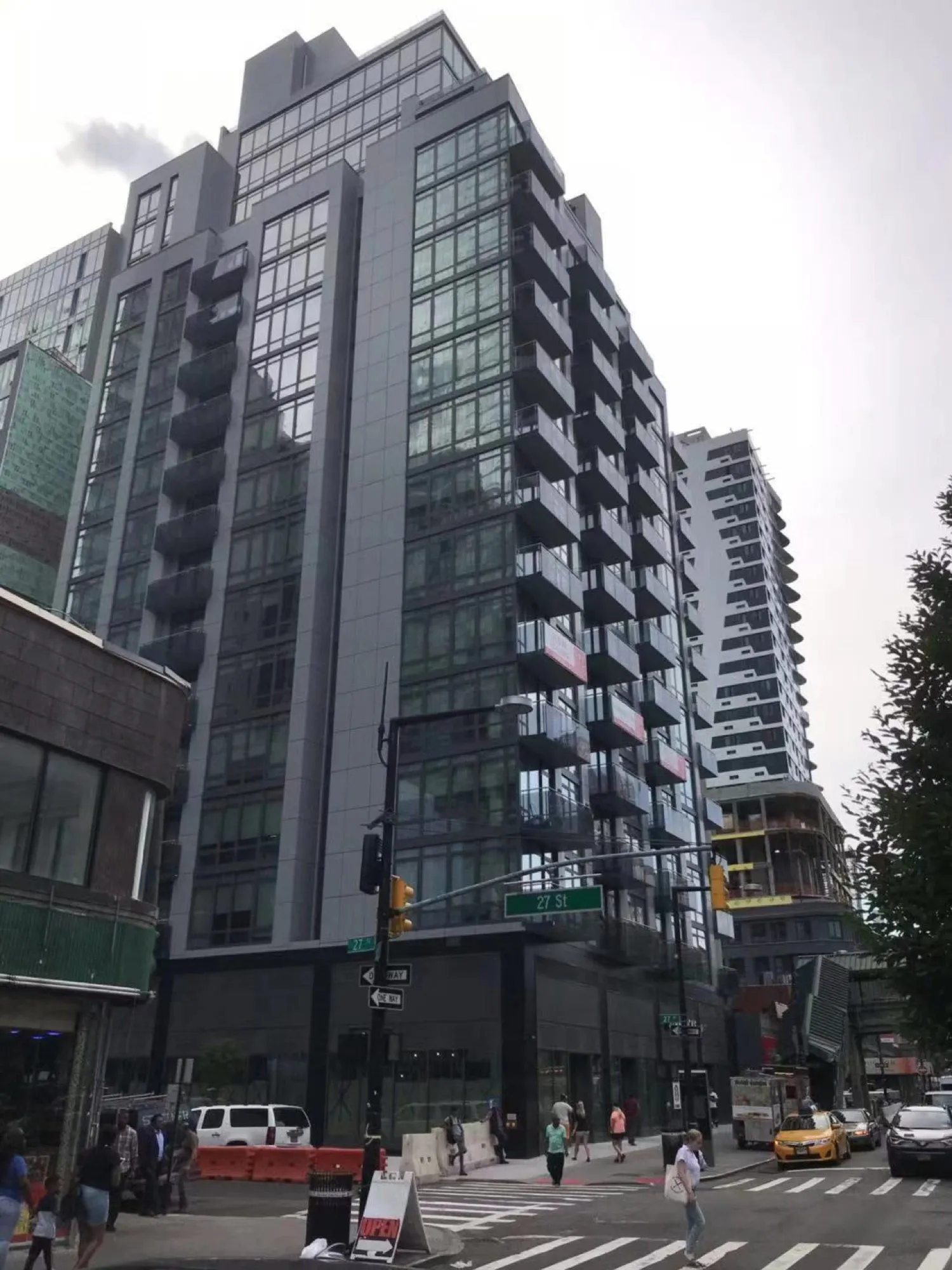 One LIC — construction progress
