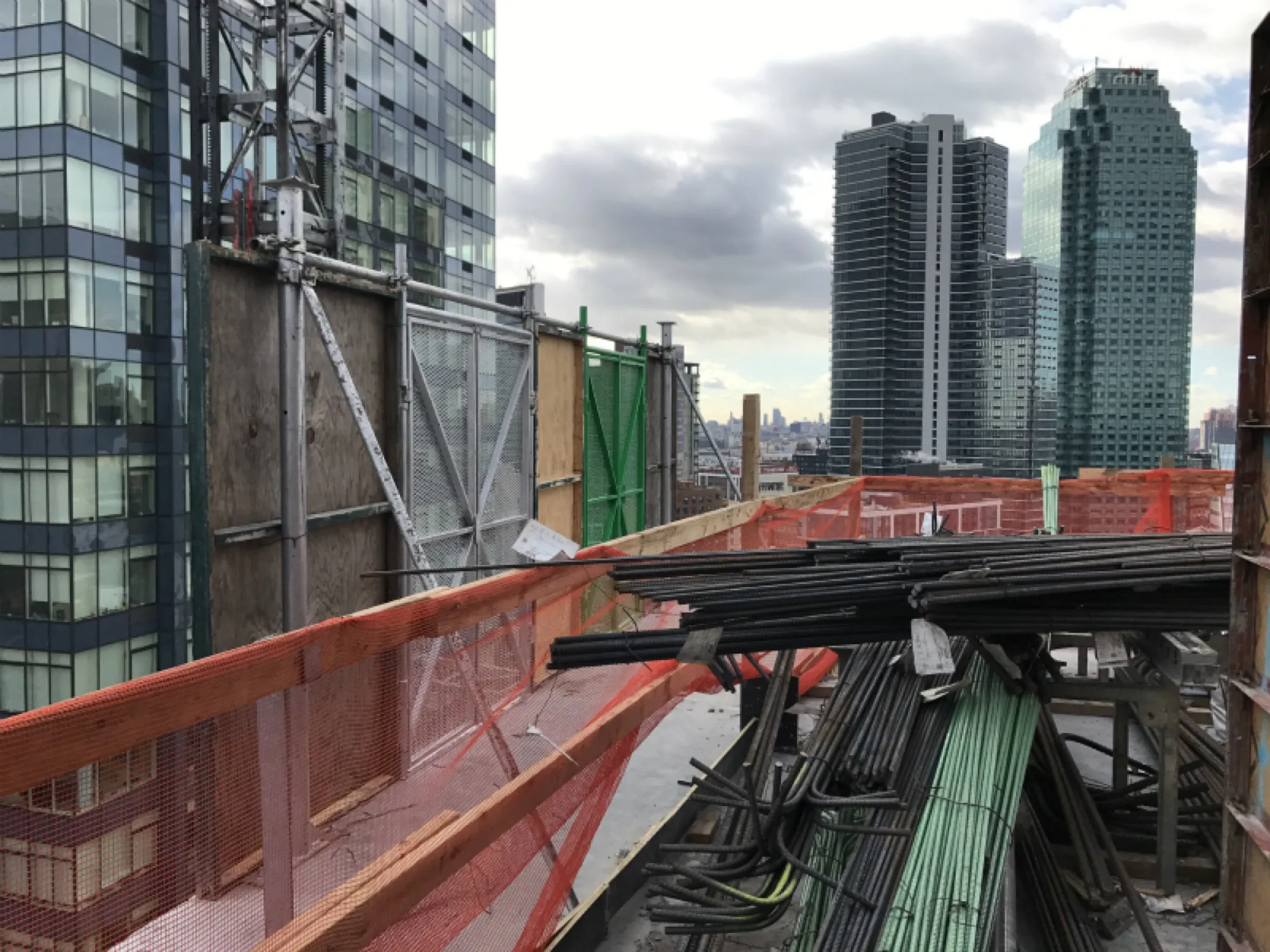 One LIC — construction progress