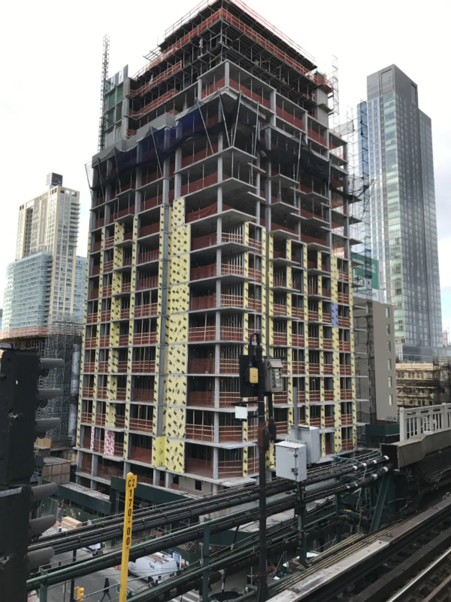 One LIC — construction progress