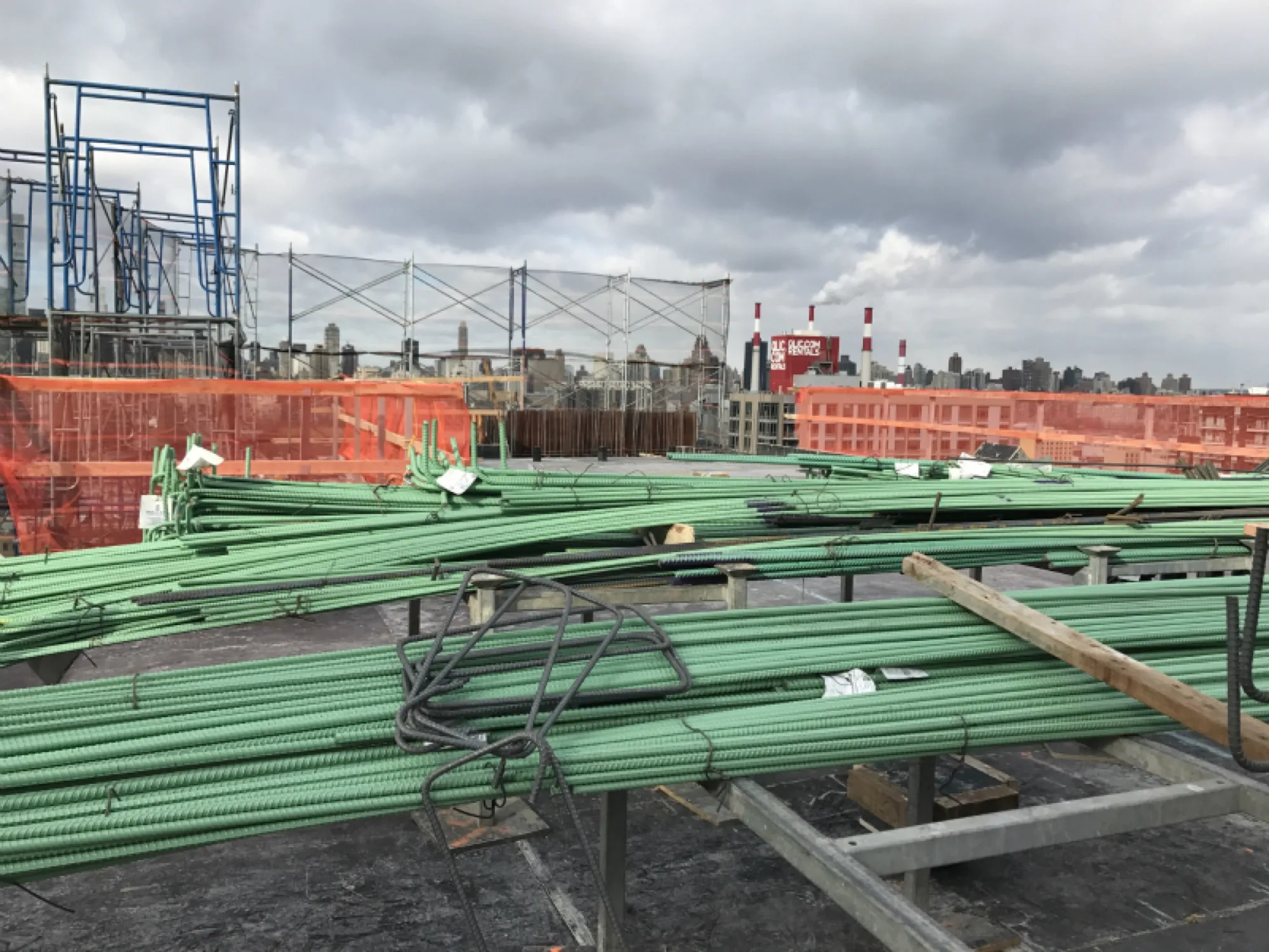 One LIC — construction progress