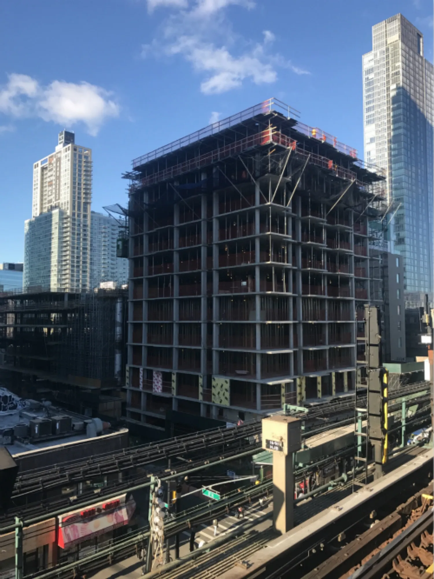 One LIC — construction progress