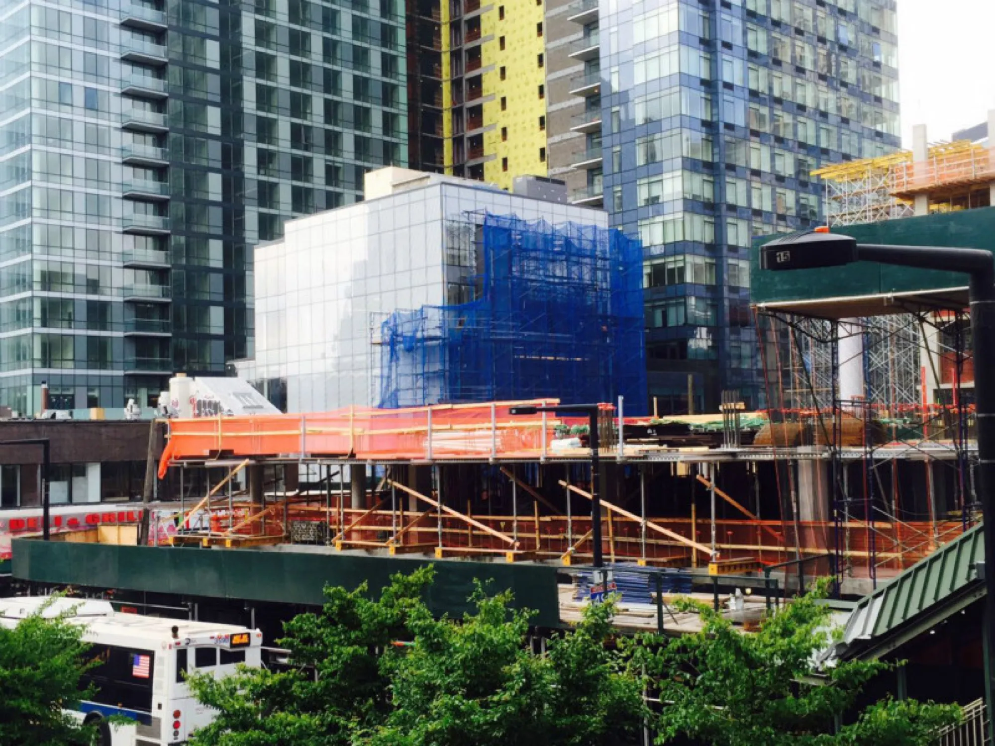 One LIC — construction progress