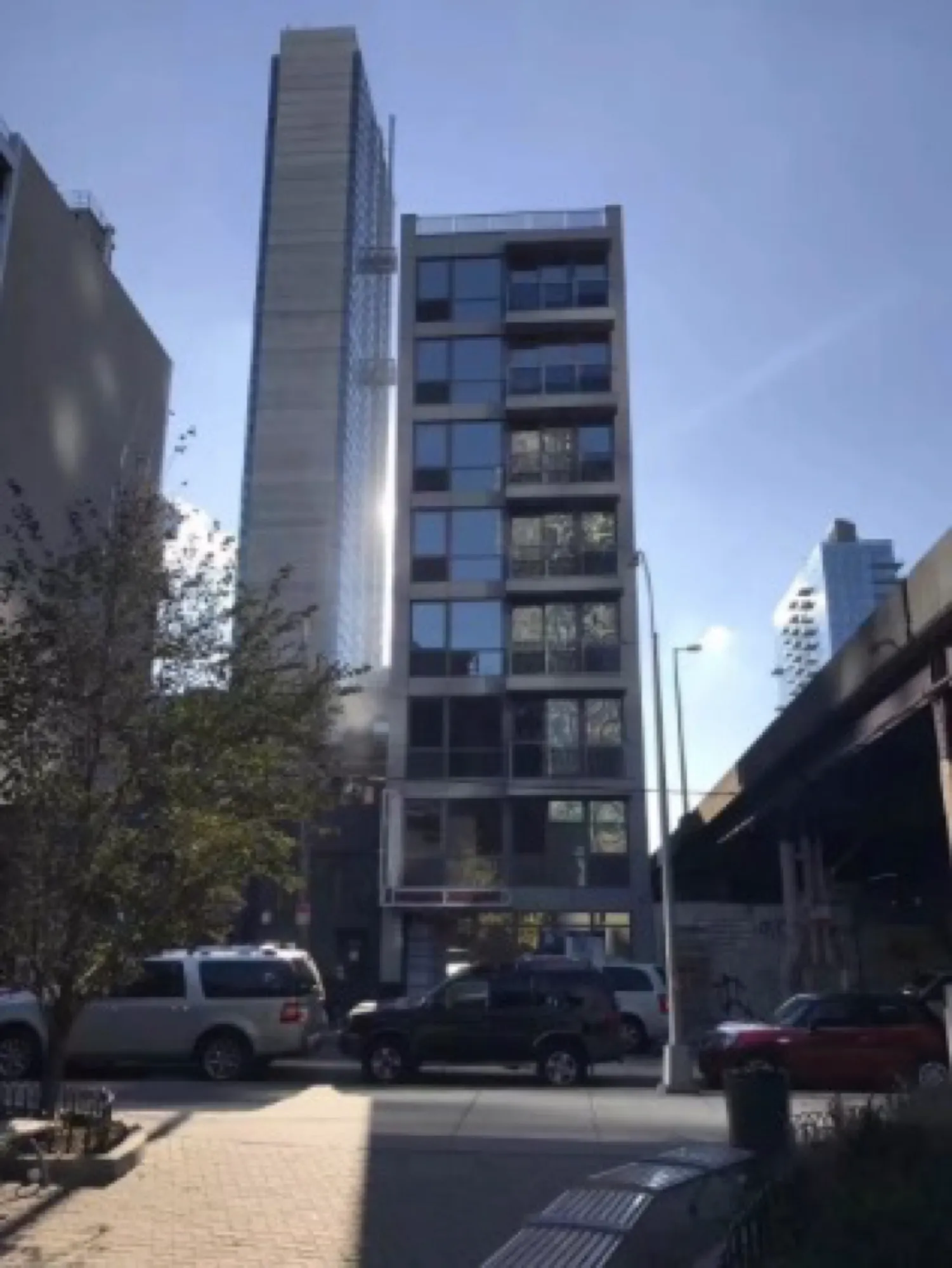One LIC — construction progress