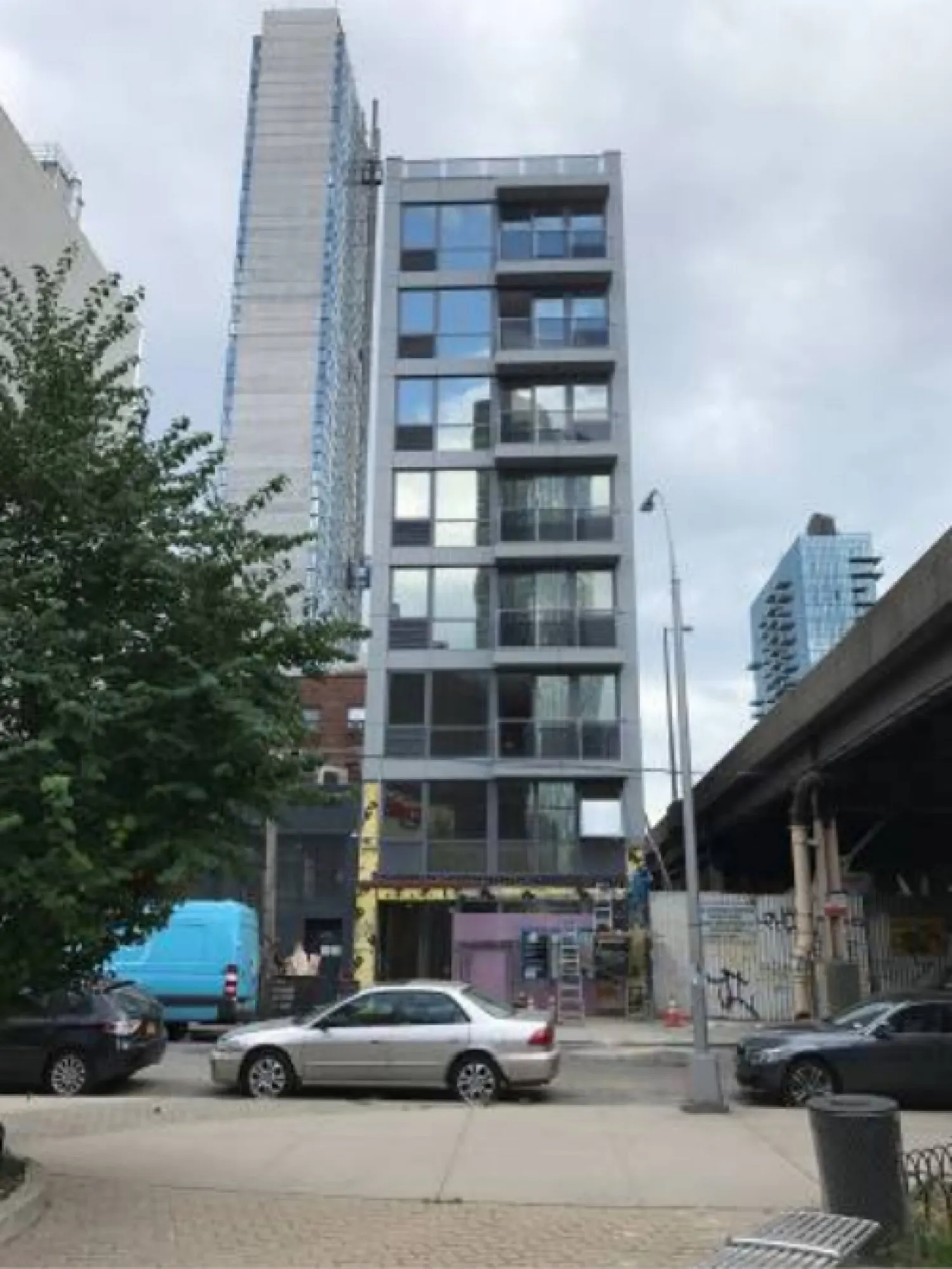One LIC — construction progress