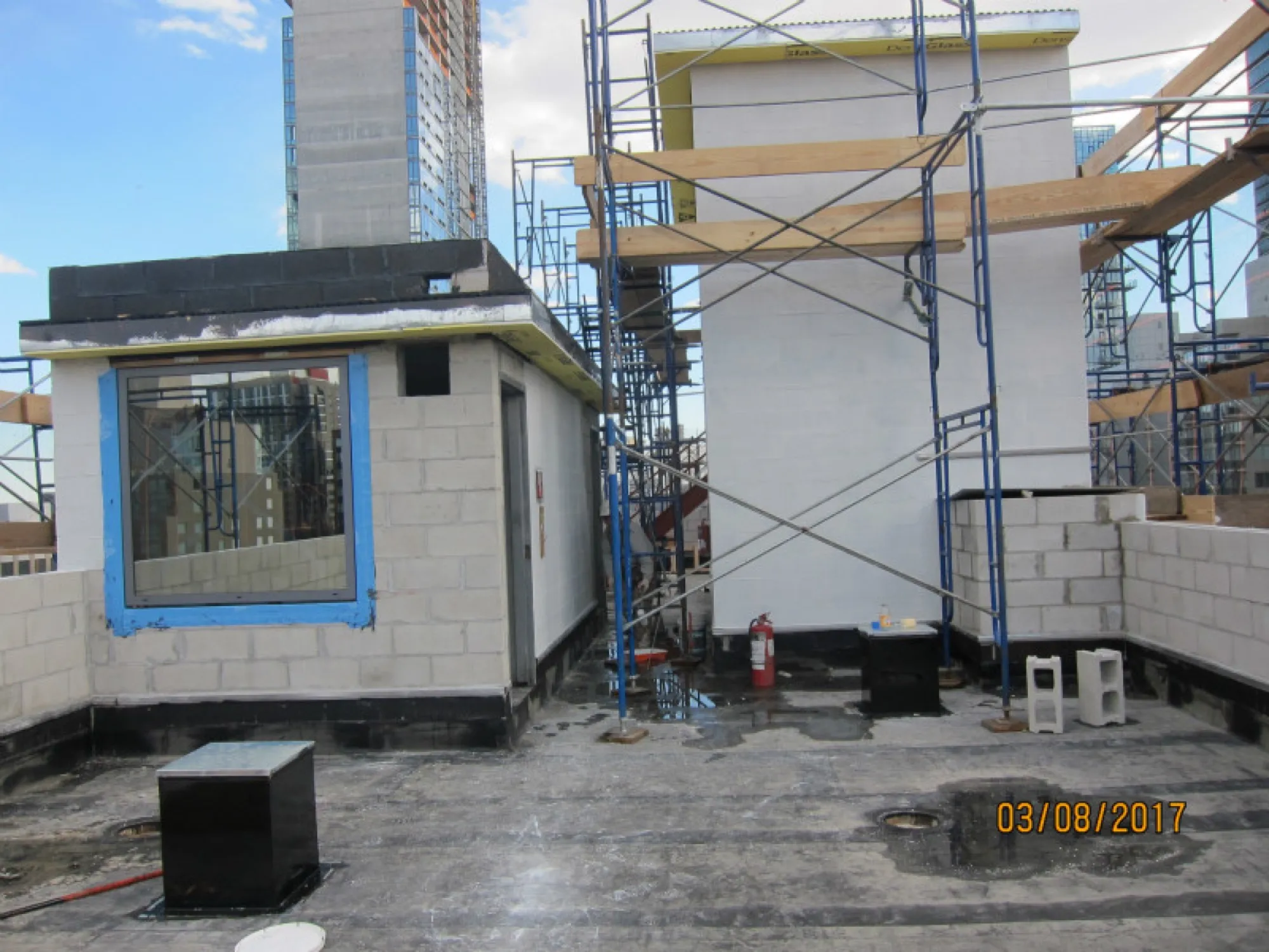 One LIC — construction progress